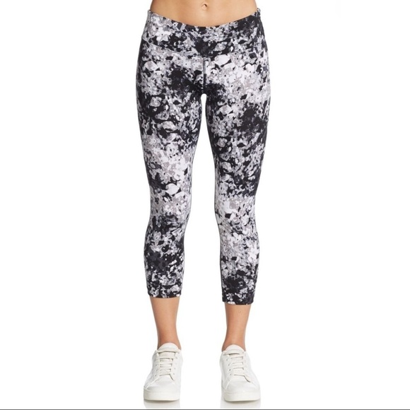 Calvin Klein Performance Oleander Capri Leggings Size Medium - Picture 1 of 16